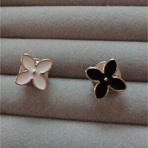 Black and white Four petal flowers brooch/pins